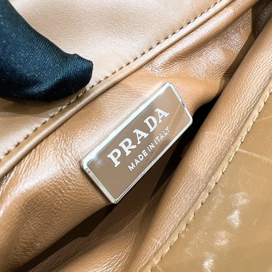 P720 FW22 Fashion Shoulder Bag in Brown