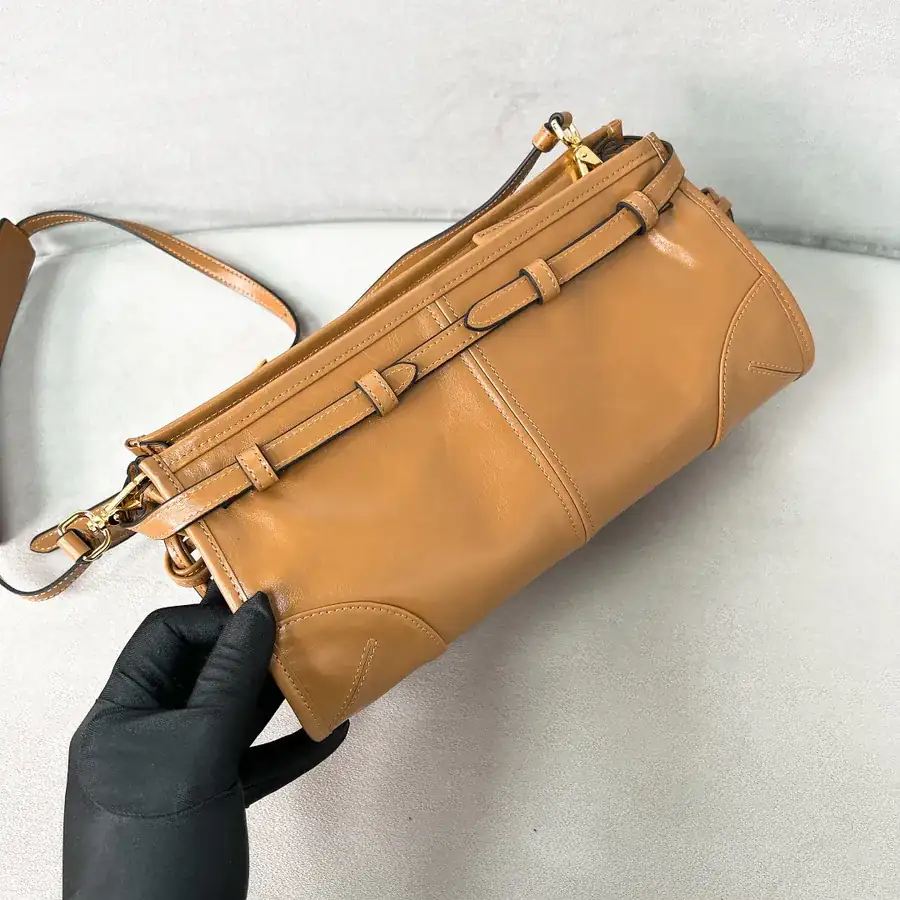 Lussolf Oil Tanned Leather Crossbody Bag