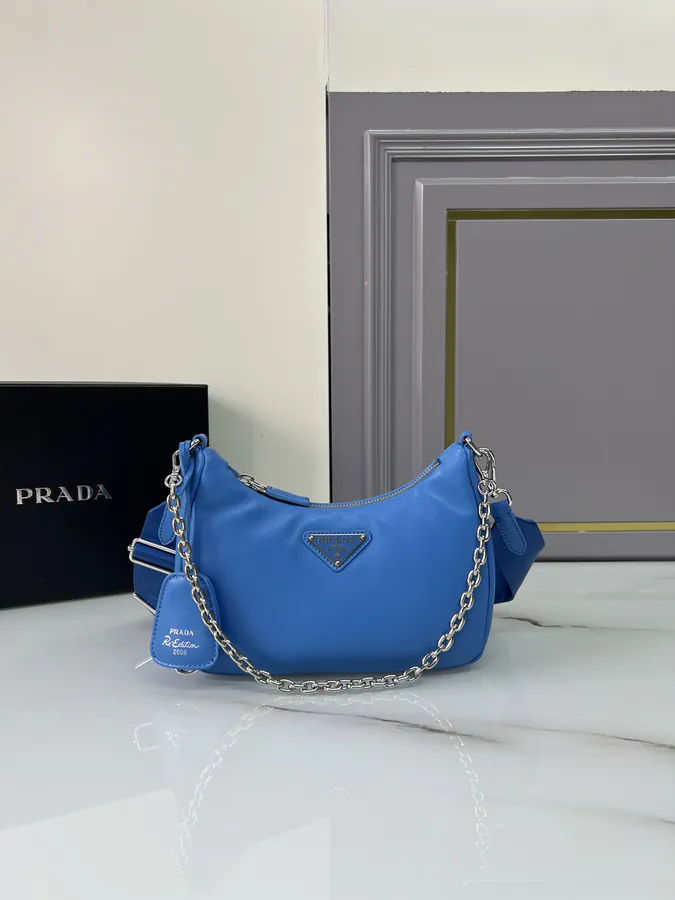 Celebrity Bucket Bag in Soft Sheepskin
