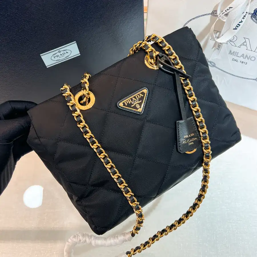 Re Edition 1995 Vintage Shoulder Bag with Black Gold Chain