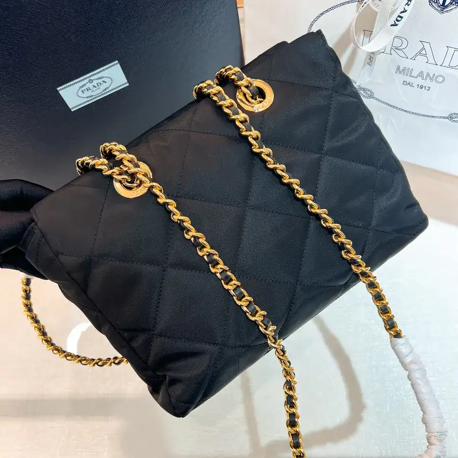 Re Edition 1995 Vintage Shoulder Bag with Black Gold Chain