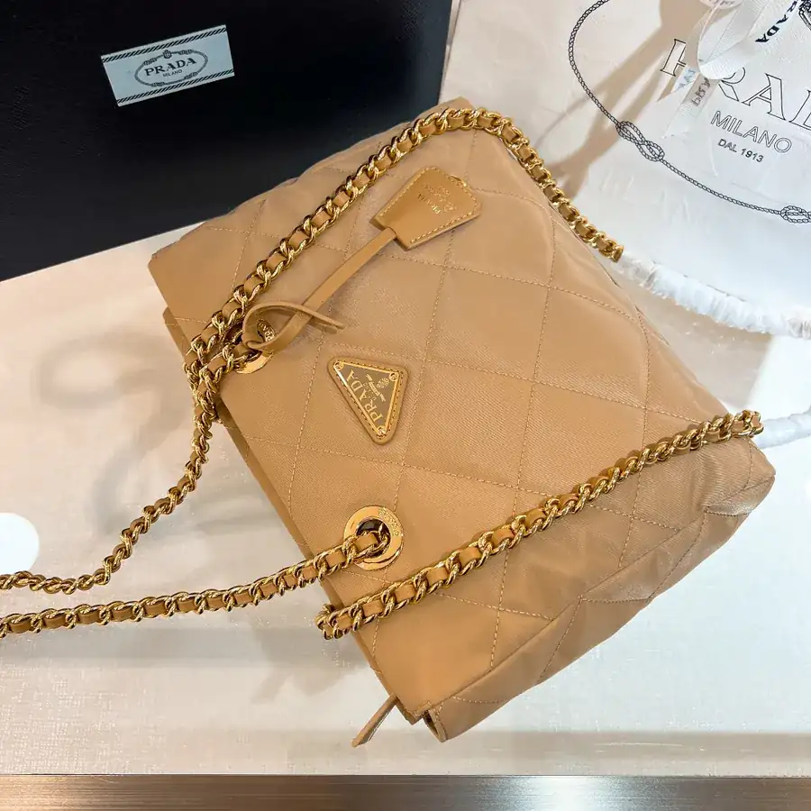 Re Edition 1995 Vintage Shoulder Bag with Black Gold Chain