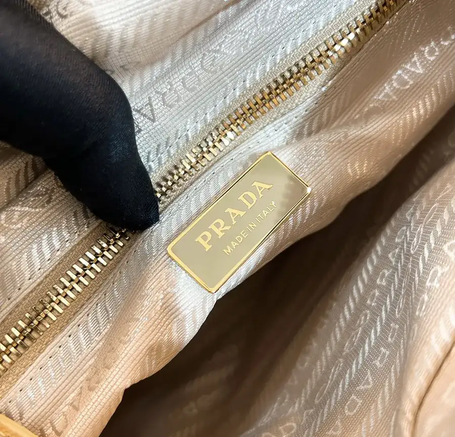 Re Edition 1995 Vintage Shoulder Bag with Black Gold Chain