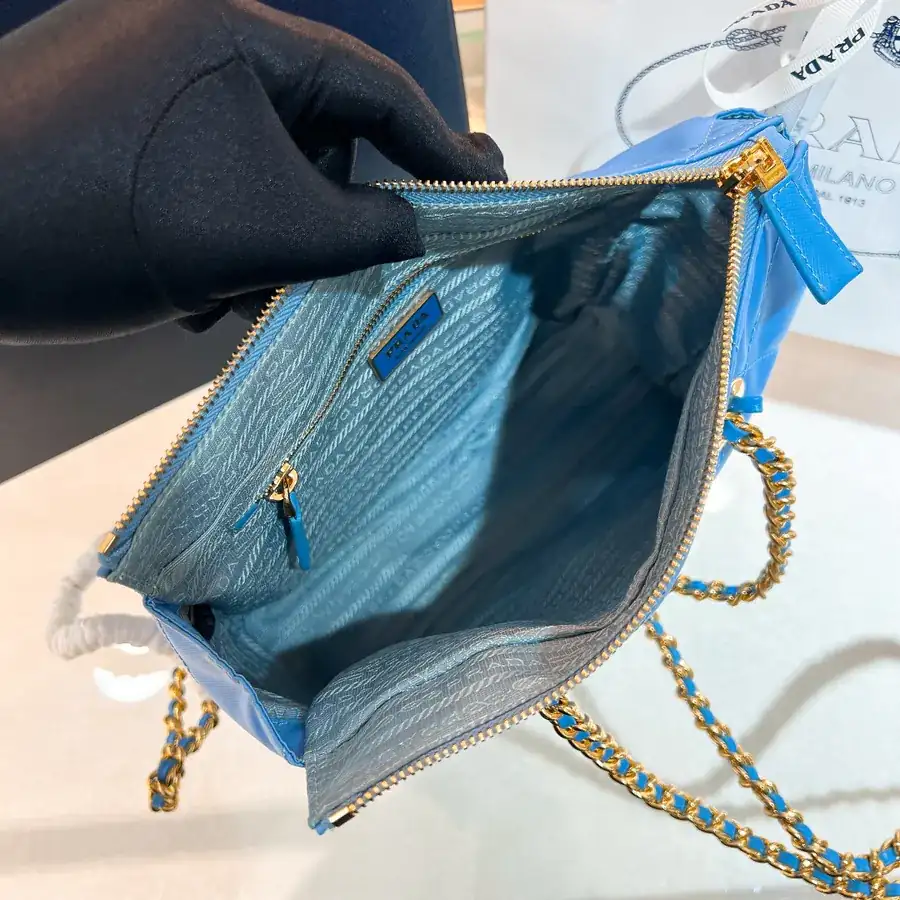 Re Edition 1995 Vintage Shoulder Bag with Black Gold Chain