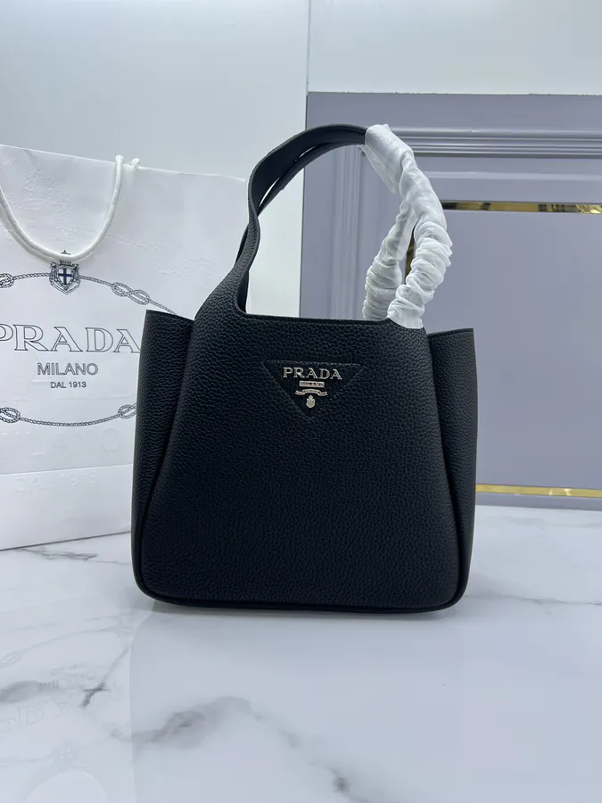 P Brand New Tote Bag 1BG335