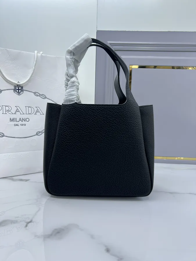 P Brand New Tote Bag 1BG335