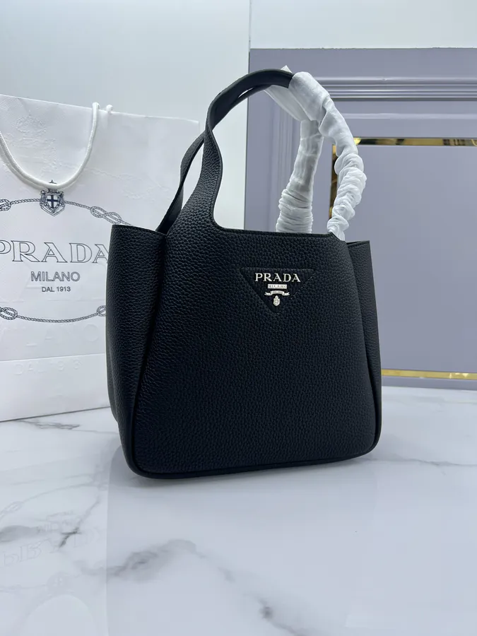 P Brand New Tote Bag 1BG335