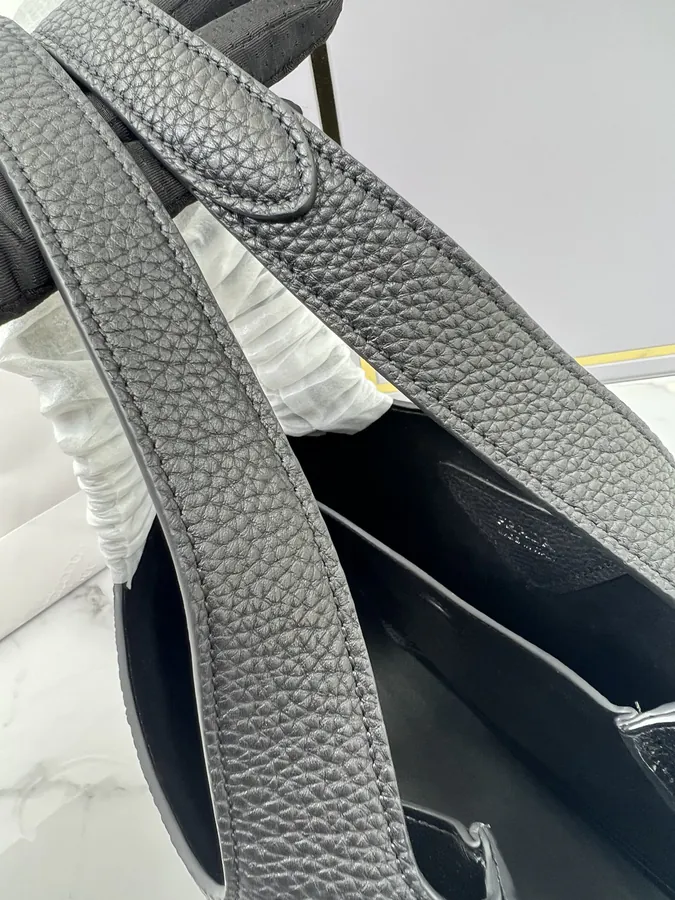 P Brand New Tote Bag 1BG335