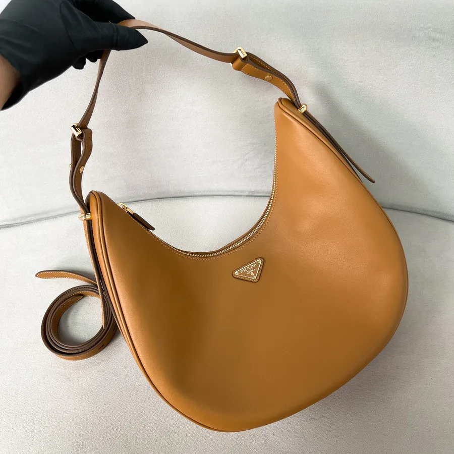 P750 Moon Handbag (Large)