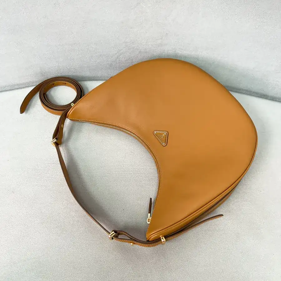 P750 Moon Handbag (Large)