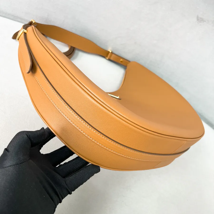 P750 Moon Handbag (Large)