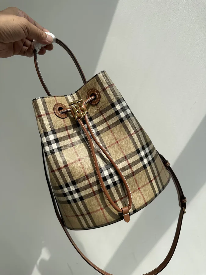 Thomas Burberry Original Birch Brown Grain Bucket Bag