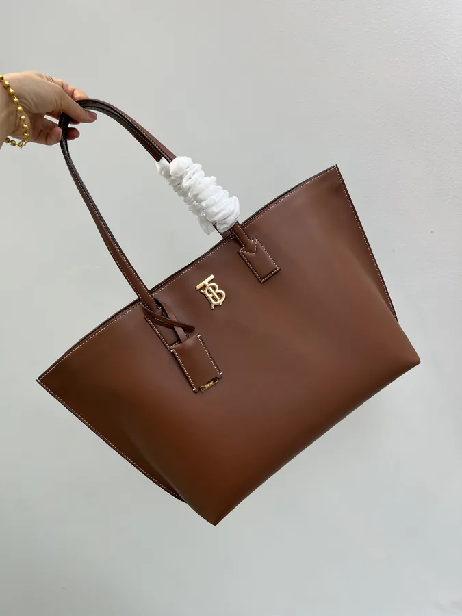 Thomas Burberry Bucket Bag Luxurious Grained Calfskin