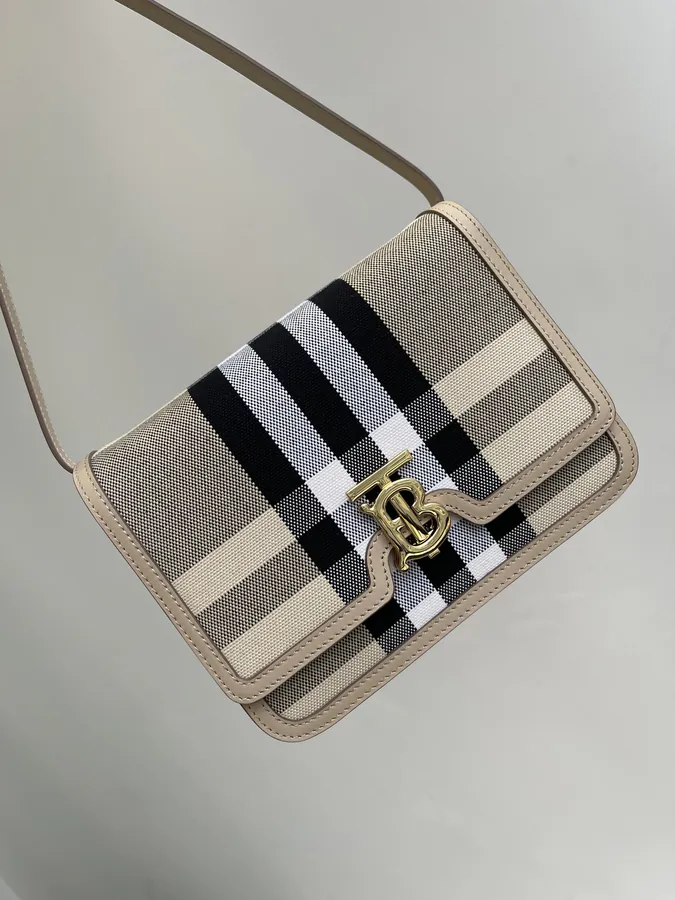 P750 B Brand Classic Check Canvas and Leather Lock Closure Tote