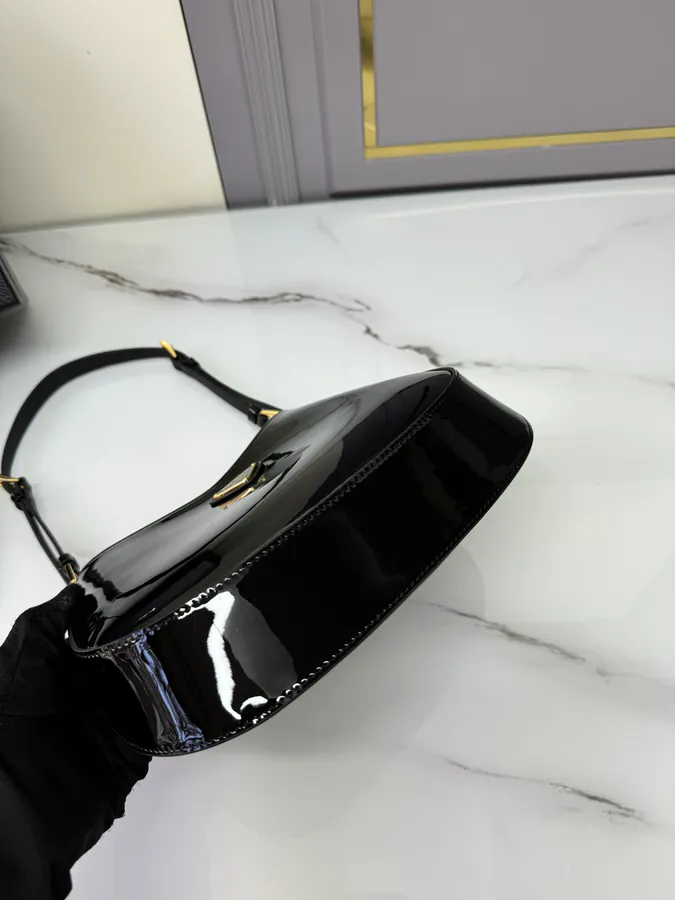 Cheo Crossbody Bag with Adjustable Shoulder Straps
