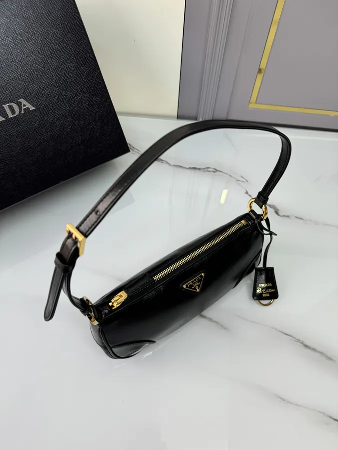 P520 Upgraded Oil Calfskin Crossbody Bag