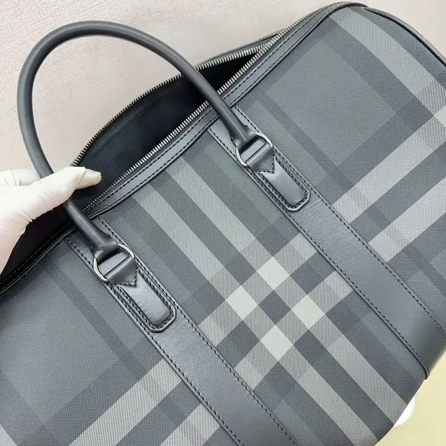 B Brand Pure Original Gray Check Bucket Bag with Logo Zip and Detachable Shoulder Strap