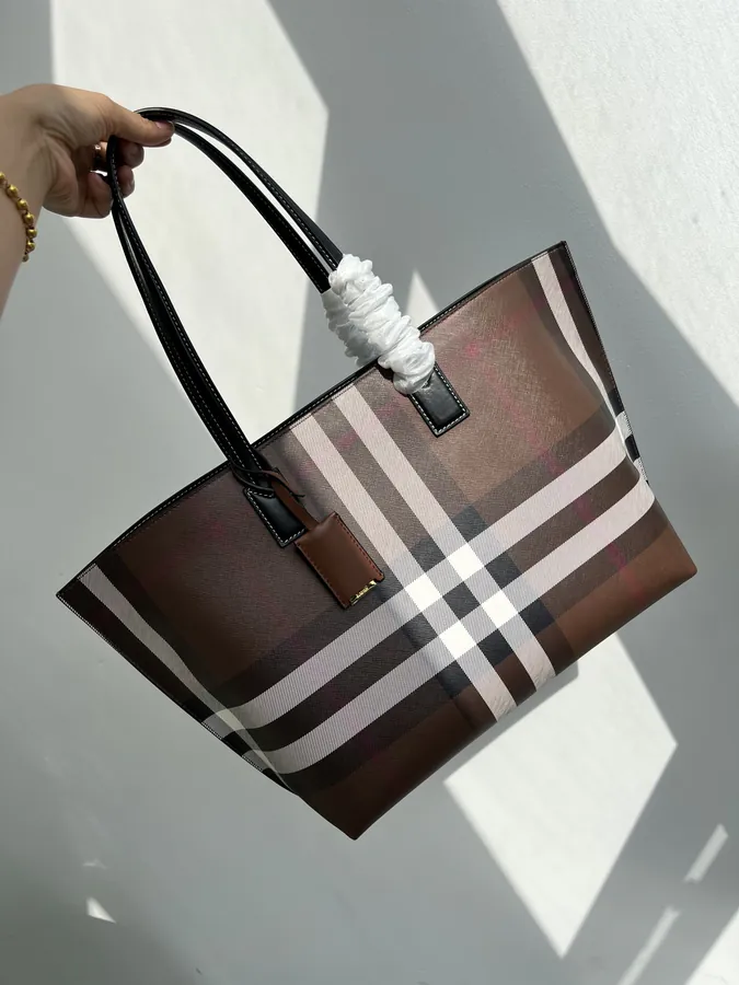 P650 B Brand Vintage Pattern Coated Canvas Tote Bag