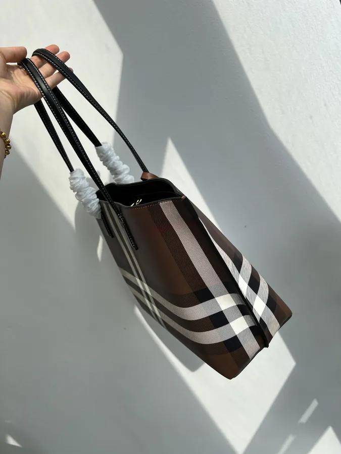 P650 B Brand Vintage Pattern Coated Canvas Tote Bag