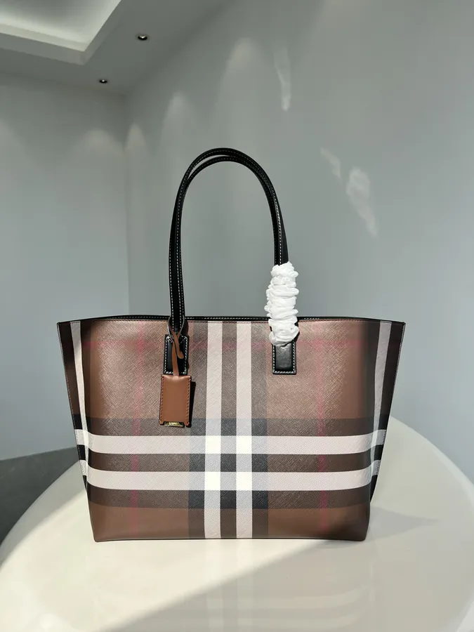 P650 B Brand Vintage Pattern Coated Canvas Tote Bag