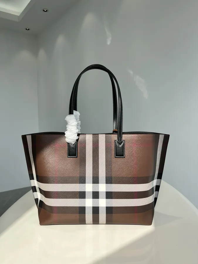P650 B Brand Vintage Pattern Coated Canvas Tote Bag