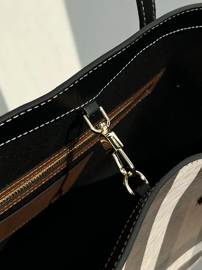 P650 B Brand Vintage Pattern Coated Canvas Tote Bag