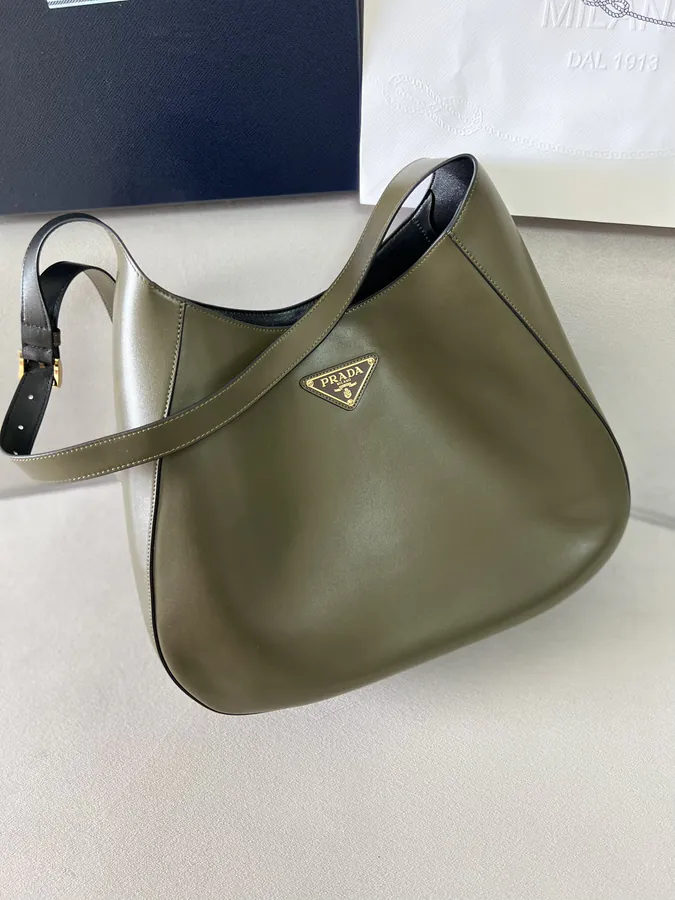 P920 Cleo Large Crossbody Bag