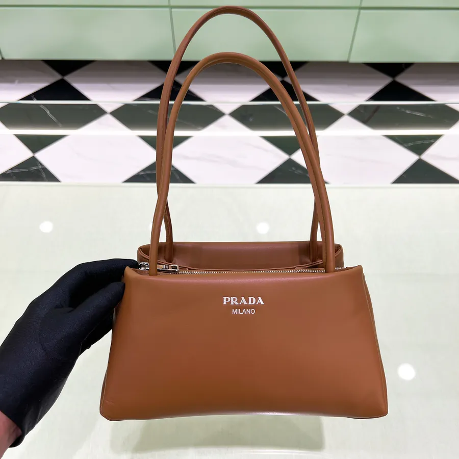 P720 FW22 Fashion Shoulder Bag in Brown