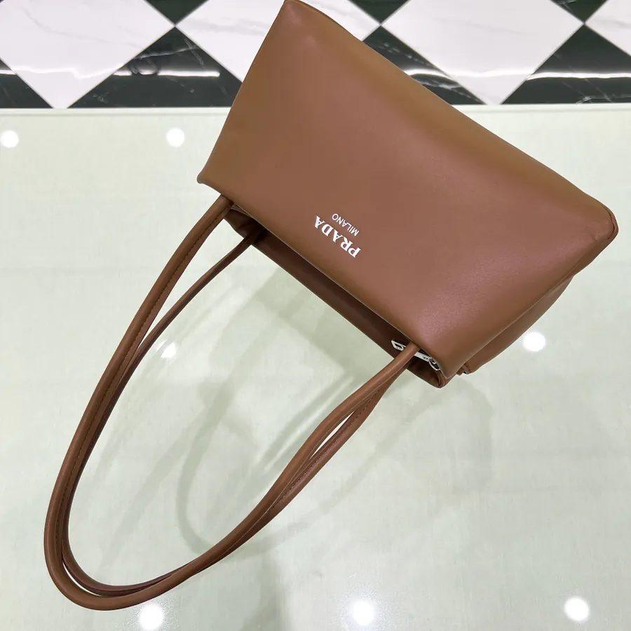 P720 FW22 Fashion Shoulder Bag in Brown