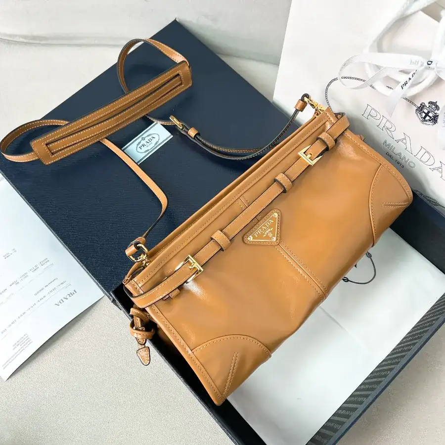 Lussolf Oil Tanned Leather Crossbody Bag