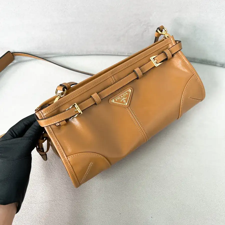 Lussolf Oil Tanned Leather Crossbody Bag