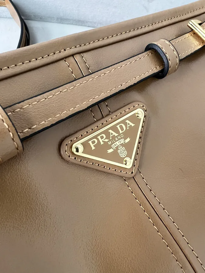 Lussolf Oil Tanned Leather Crossbody Bag