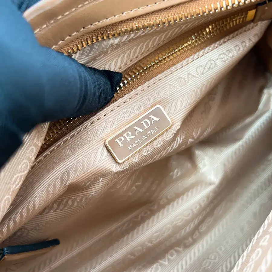 Lussolf Oil Tanned Leather Crossbody Bag