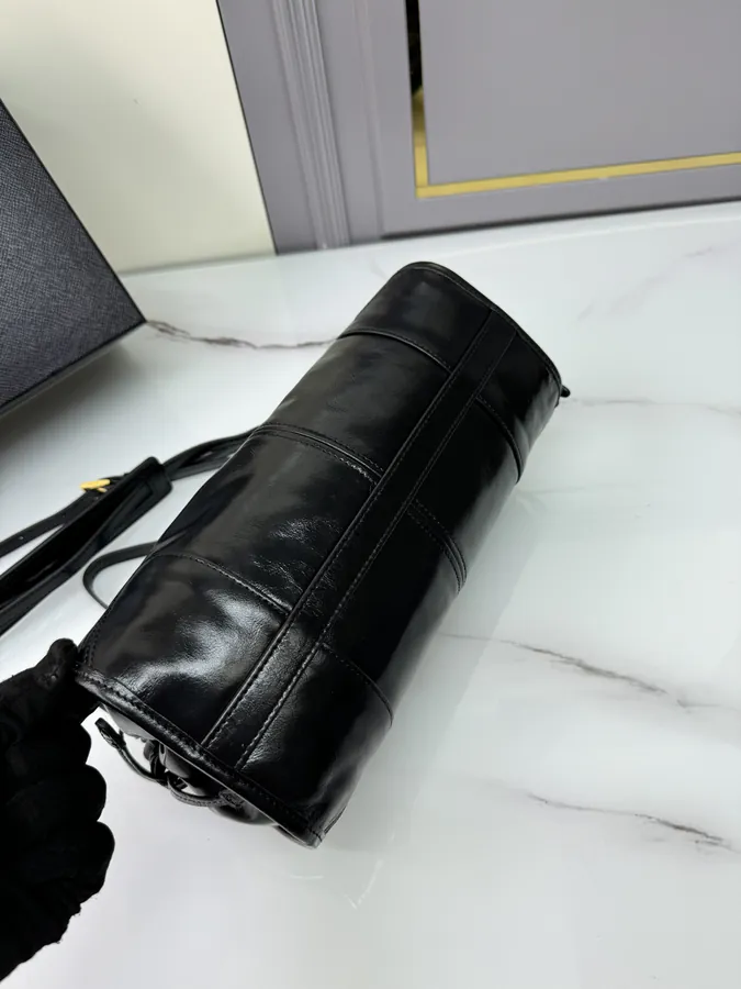 Lussolf Oil Tanned Leather Crossbody Bag