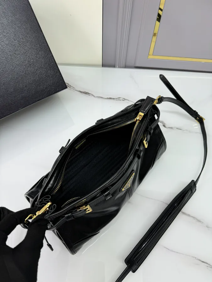 Lussolf Oil Tanned Leather Crossbody Bag