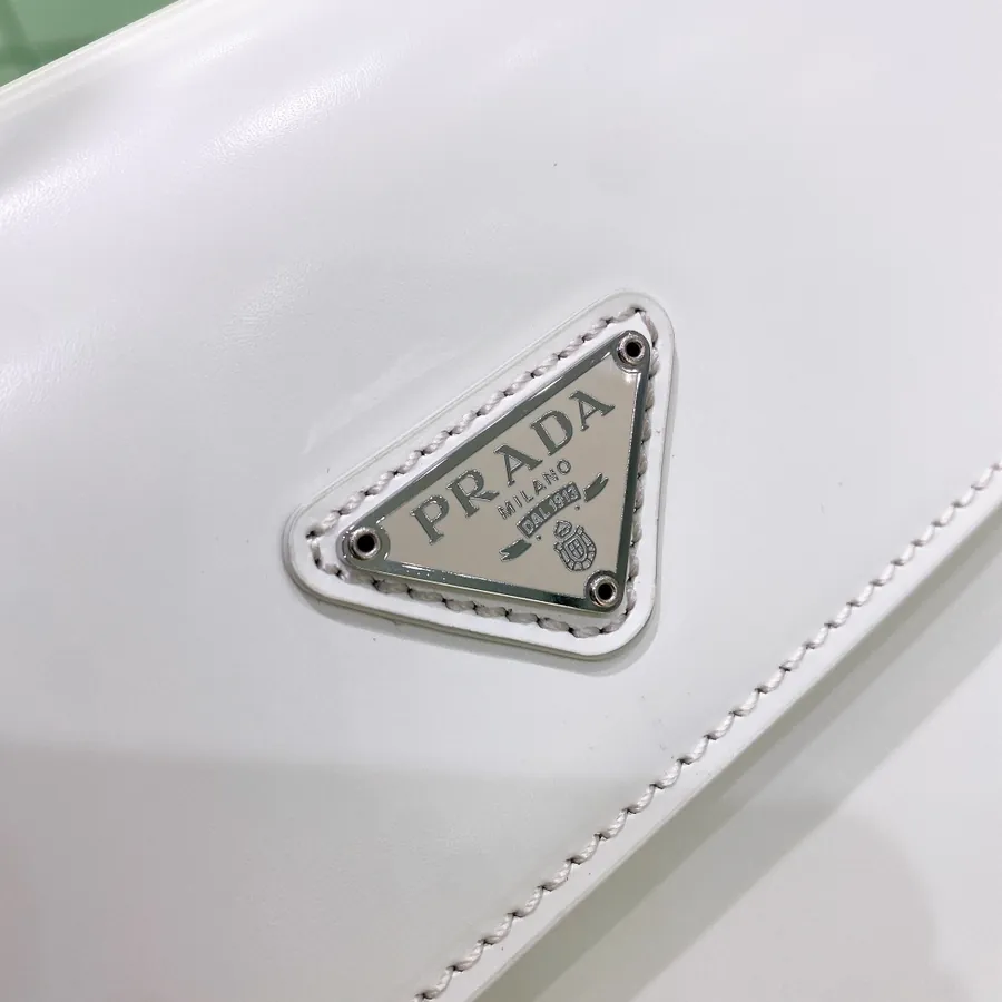 P600 New Cleo Grained Calfskin Clutch Crossbody Bag Large