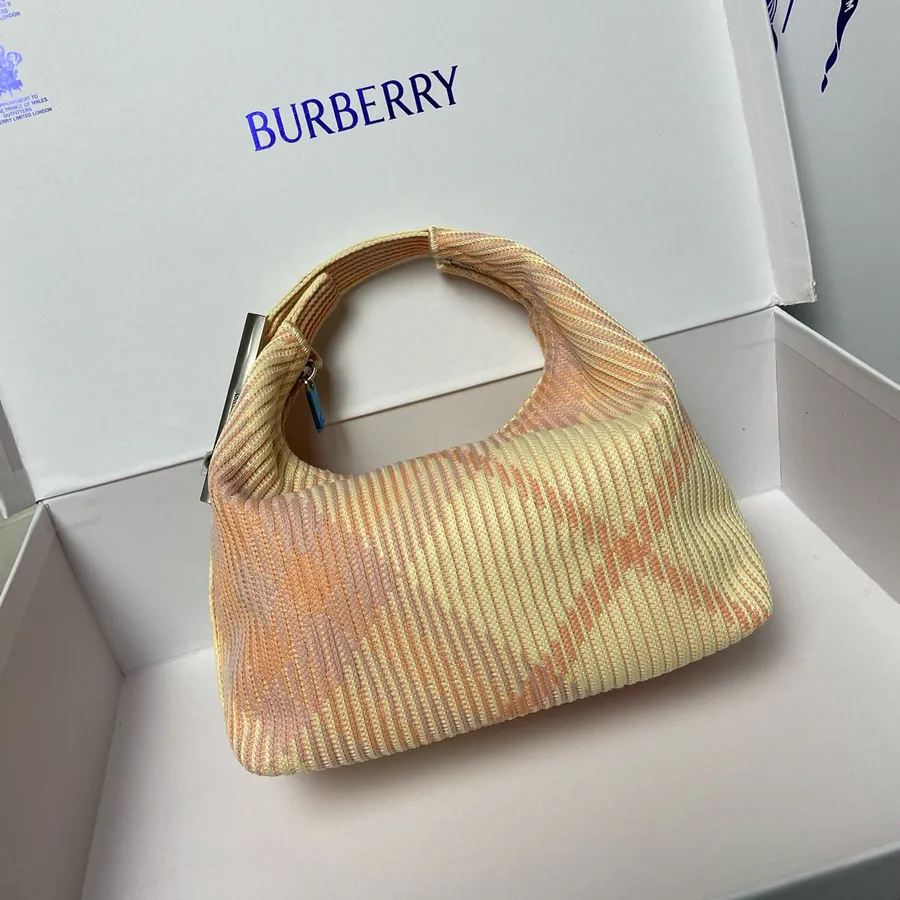 Burberry New Lunch Bag Soft and Structured Design with Tartan Embroidery
