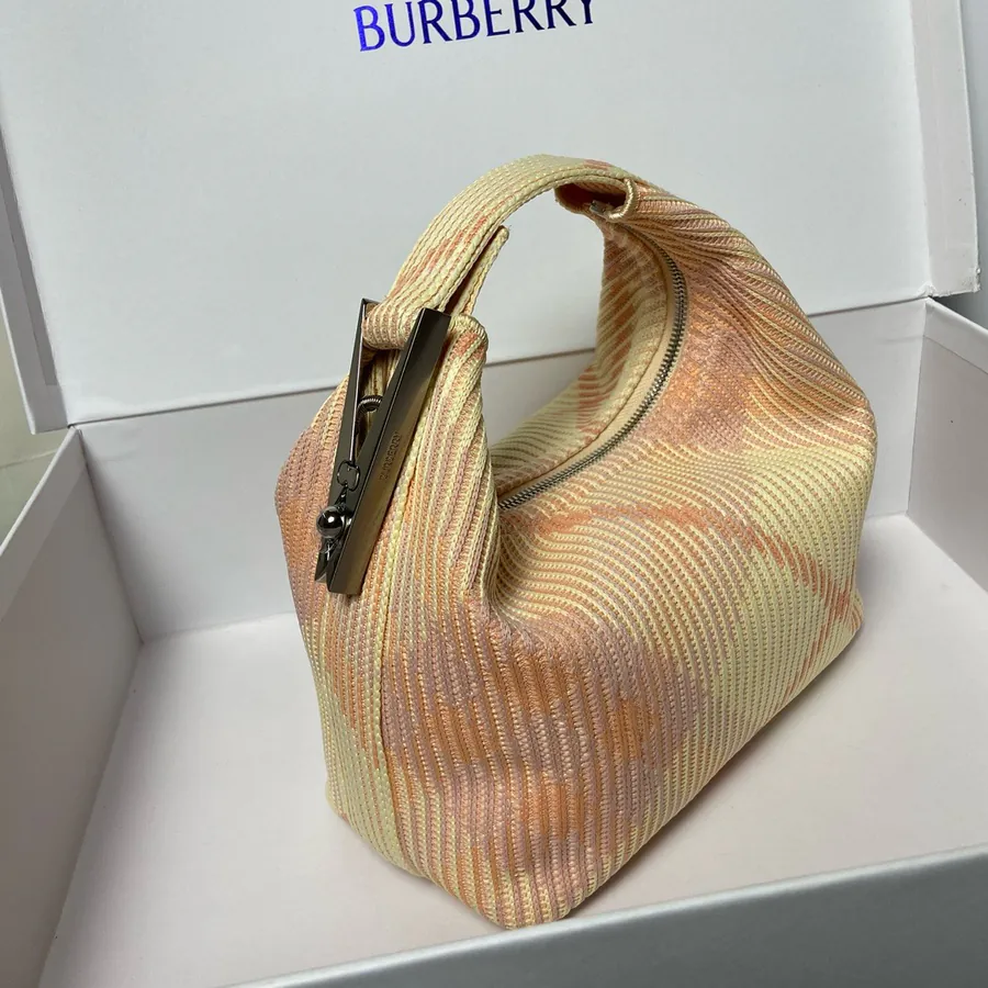 Burberry New Lunch Bag Soft and Structured Design with Tartan Embroidery