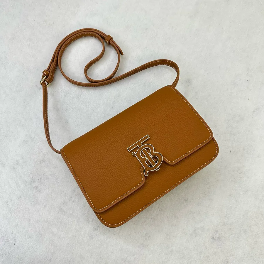 550 Top Grade B Bag in Italian Grained Leather with TB Exclusive Lock Closure
