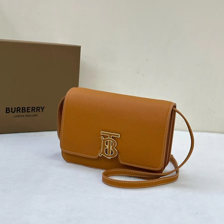 550 Top Grade B Bag in Italian Grained Leather with TB Exclusive Lock Closure