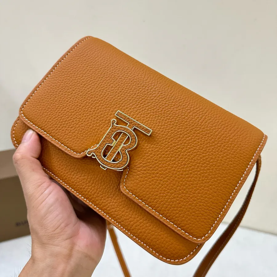 550 Top Grade B Bag in Italian Grained Leather with TB Exclusive Lock Closure