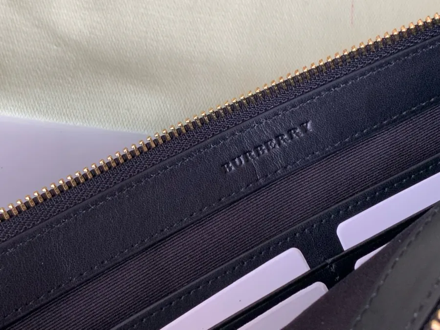 240 London Grained Leather Zippered Organizer Bag