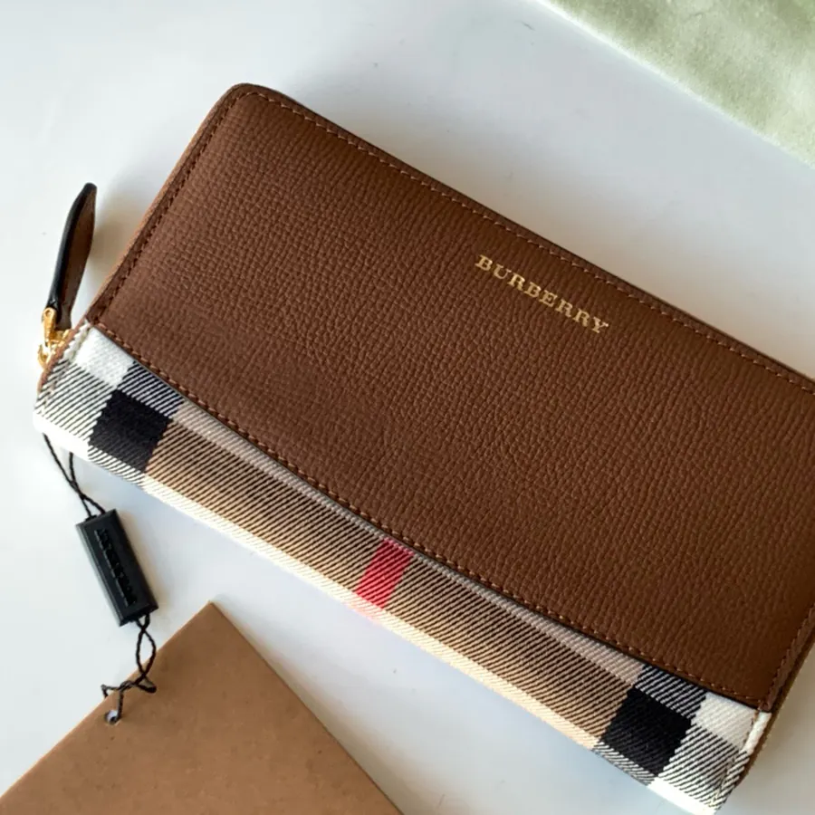 240 House Grained Leather Zip Bag