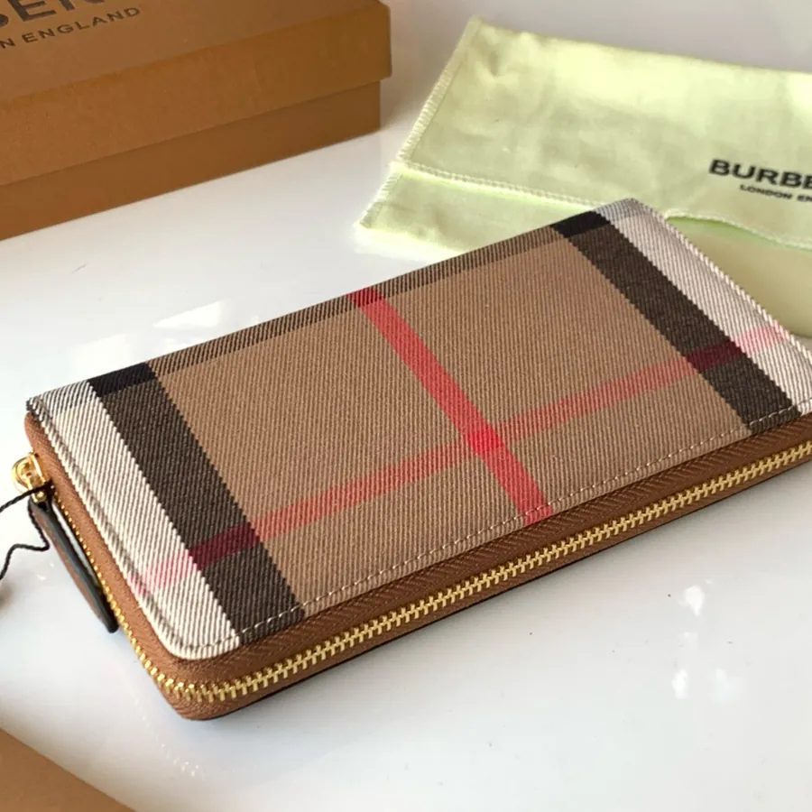 240 House Grained Leather Zip Bag