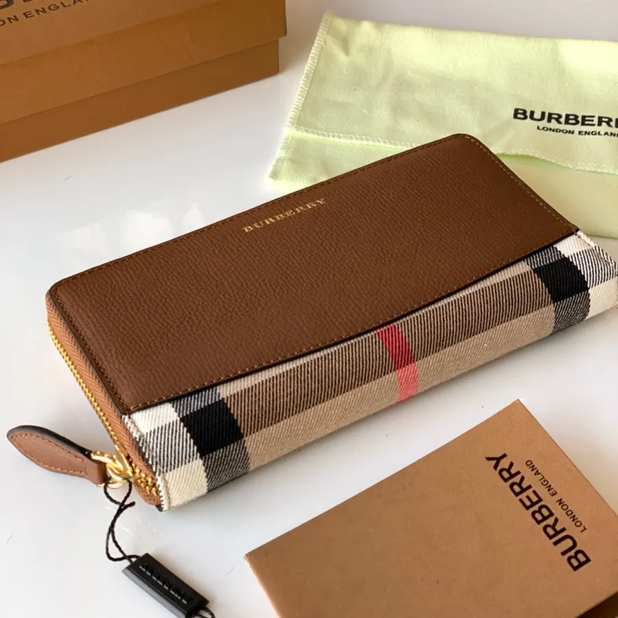 240 House Grained Leather Zip Bag