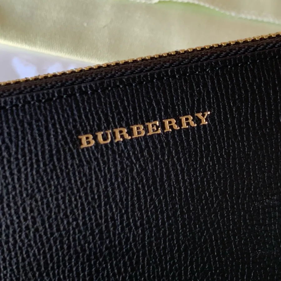 240 House Grained Leather Zip Bag