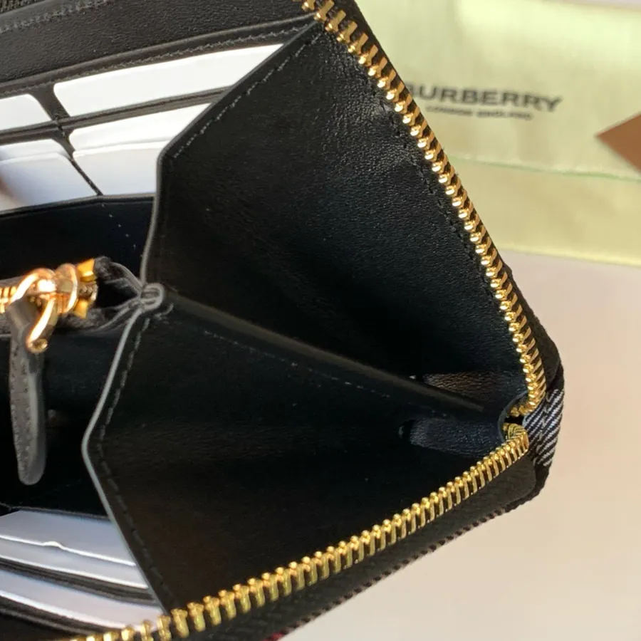 240 House Grained Leather Zip Bag