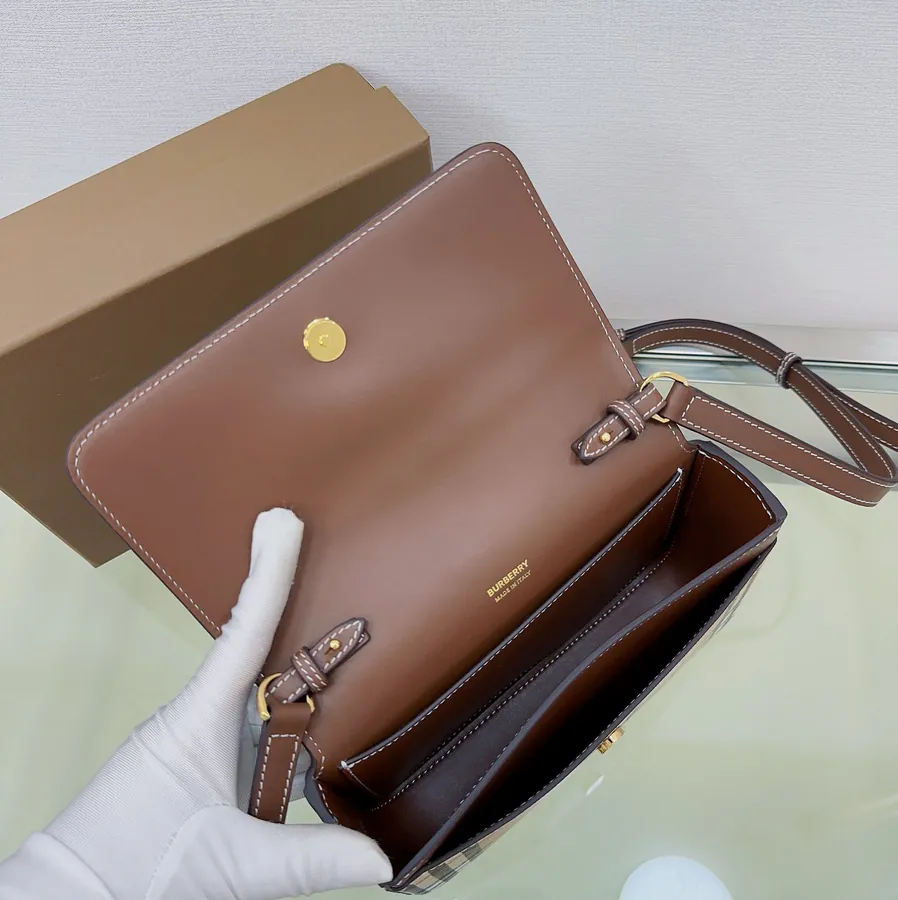 500 BUR Mini Crossbody Bag Versatile Style, Practical Design