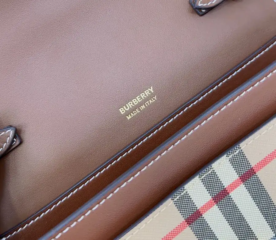 500 BUR Mini Crossbody Bag Versatile Style, Practical Design