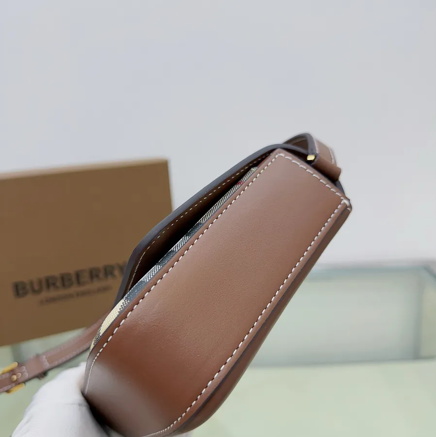 500 BUR Mini Crossbody Bag Versatile Style, Practical Design